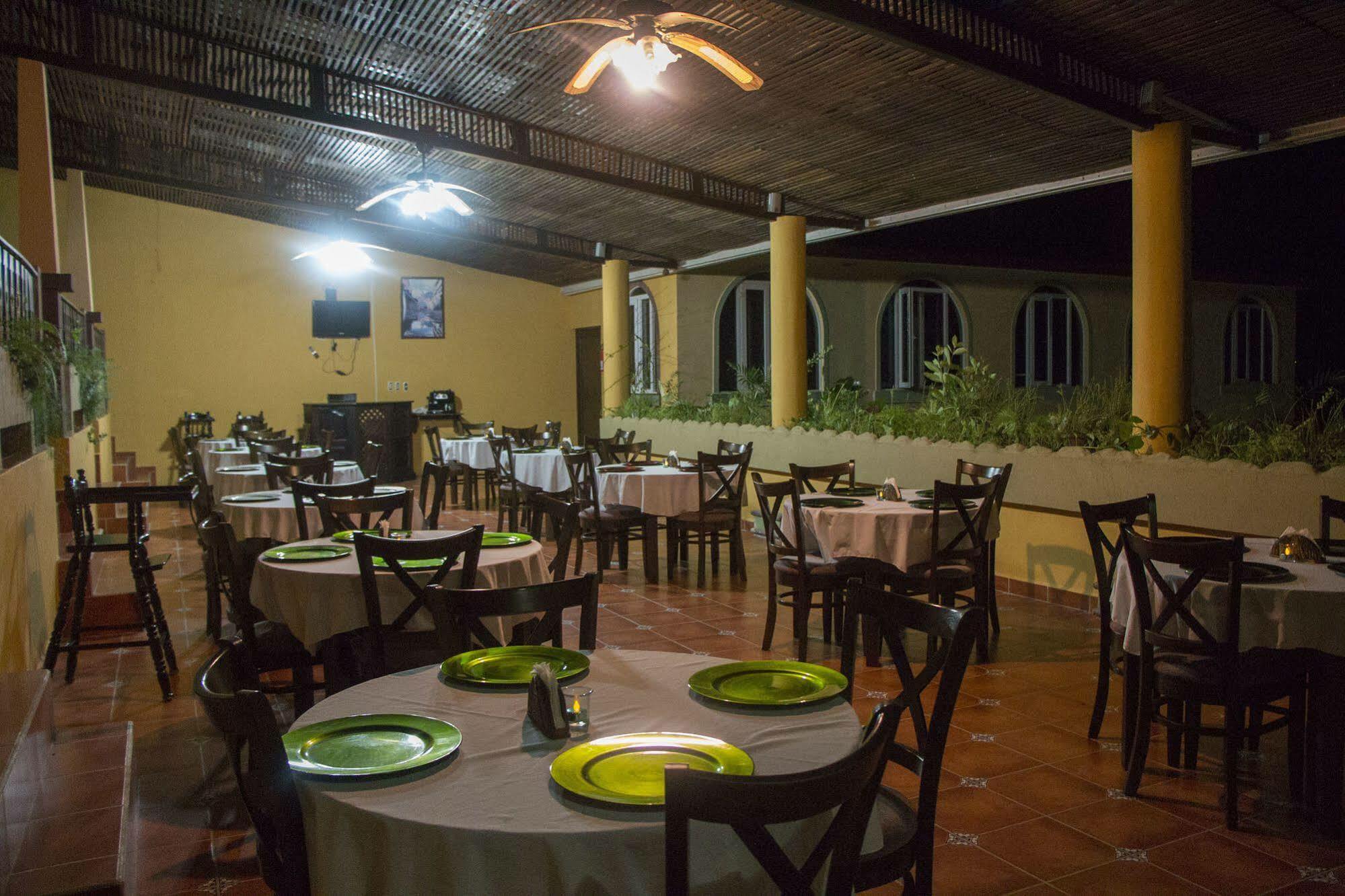 Hotel Ribiera Del Lago Peten Itza San Roman المظهر الخارجي الصورة