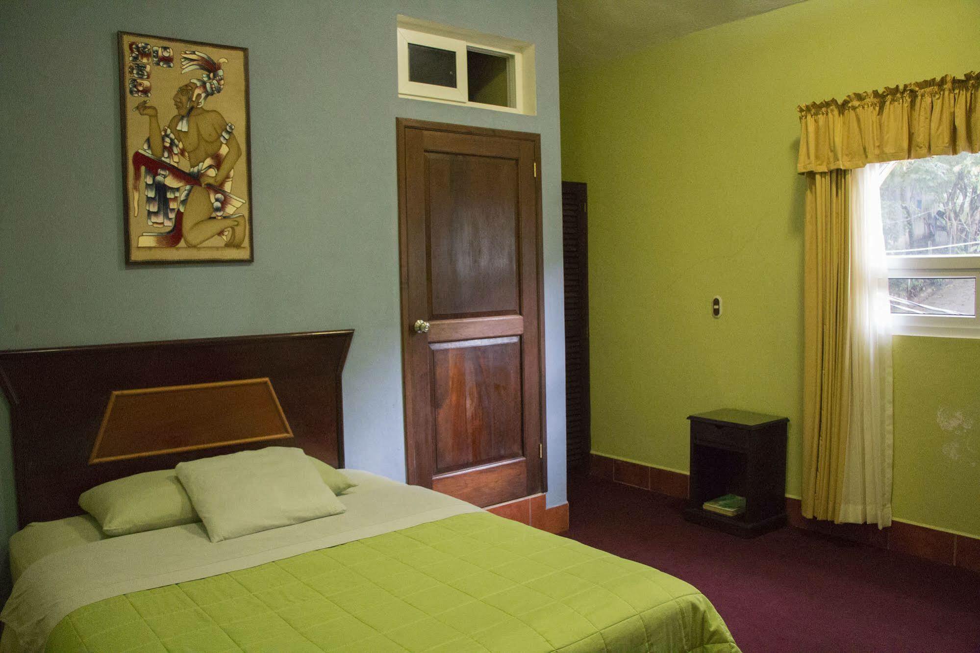 Hotel Ribiera Del Lago Peten Itza San Roman المظهر الخارجي الصورة