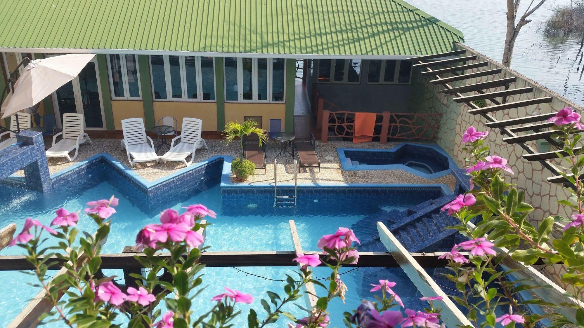 Hotel Ribiera Del Lago Peten Itza San Roman المظهر الخارجي الصورة